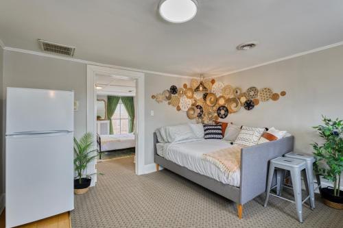 1 Bedroom Treetop Apartment on Capitol Hill! - Washington