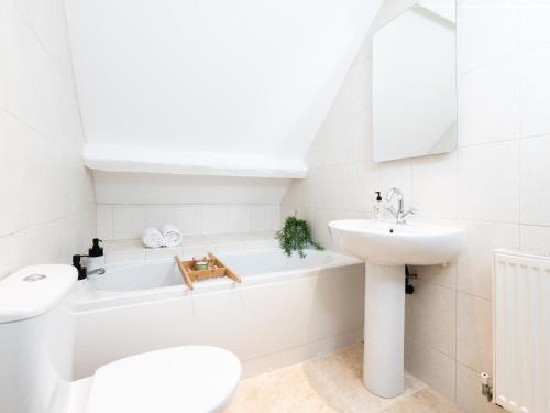 Three-Bedroom Apartment image 10