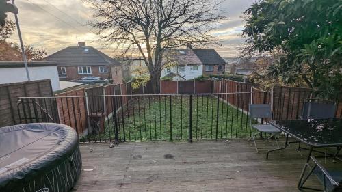 Super 7Bed House - Hot Tub - Large Gathering Meets gîte à louer Headingley Railway Station