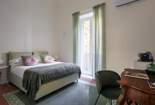 Double Room with Balcony image 10
