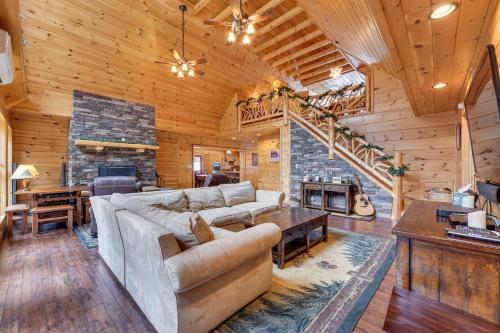 Waterfront Old Forge Cabin with Deck and Indoor Pool