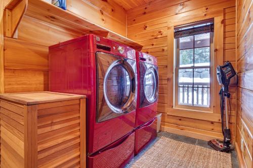 Waterfront Cabin with Deck and Pool in Old Forge!