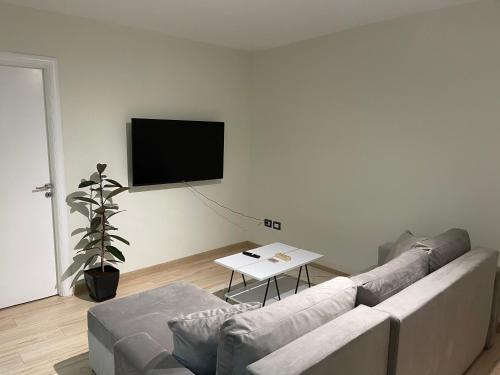 White apartment, in the center of Tirana, Tirana (photo 2)