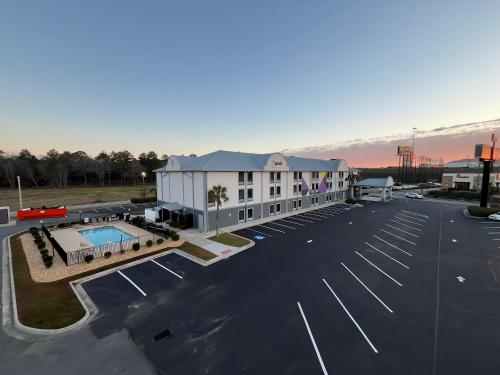 Spark By Hilton Tifton