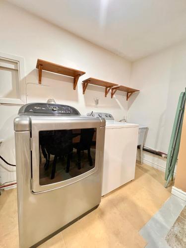 Newly Renovated Home in Central Aurora in 里士滿希爾