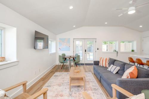 2 Kings Hot Tub Modern Cottage Hill Country in 布蘭科 (TX)