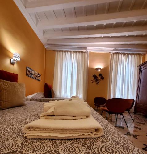 Comfort Triple Room with Shower image 4