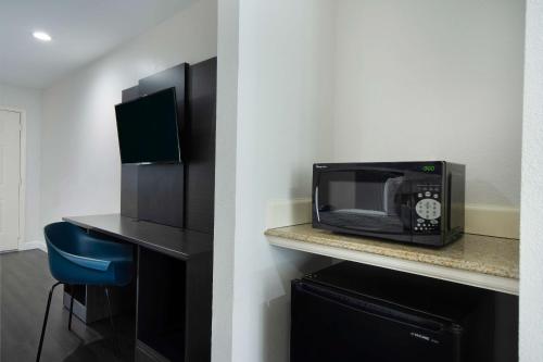 Motel 6 Houston TX - I-10 West - image 13