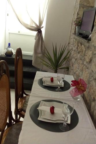 One-Bedroom Apartment with Terrace image 2