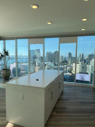 Massive Penthouse Overlooking All of San Diego in San Diego, USA