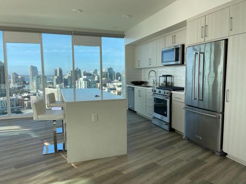 Massive Penthouse Overlooking All of San Diego in San Diego, USA