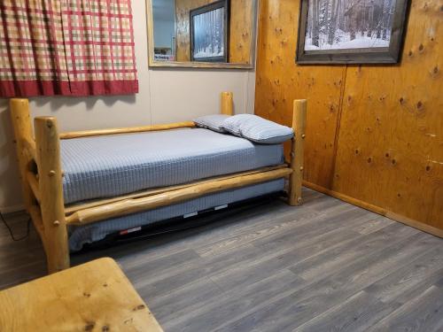 1 queen bed, 2 twin beds, 1 sofa bed