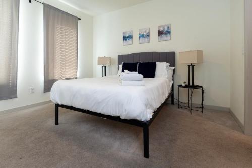 Stunning Nulu 1BR CozySuites 05 thumb 4