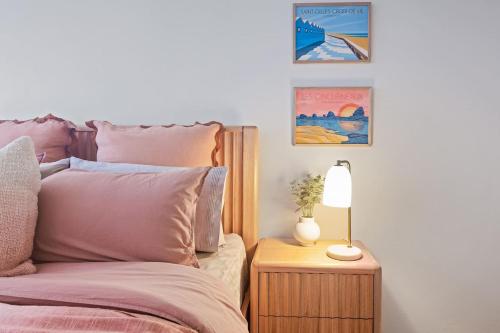 Coastal Corner - Contemporary Chic by the Beach - image 11
