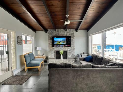 Rosarito Beach House-- Spacious, Central, Beach View, & Sleeps 14 in Baja Malibu