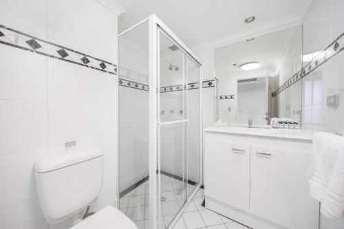 Oaks Sydney Castlereagh Suites - image 11