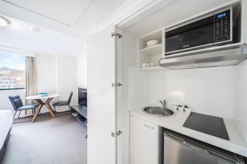 Oaks Sydney Castlereagh Suites - image 12