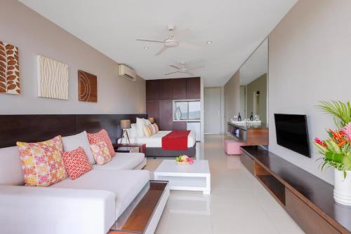 Terrace Two-Bedroom Apartment image 9
