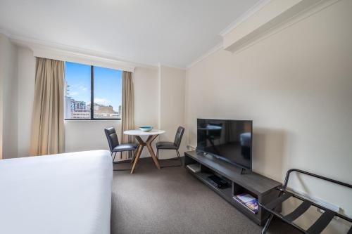 Oaks Sydney Castlereagh Suites - image 11