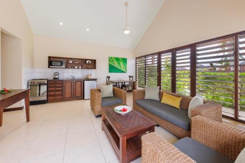 Garden View Pool Apartment image 4