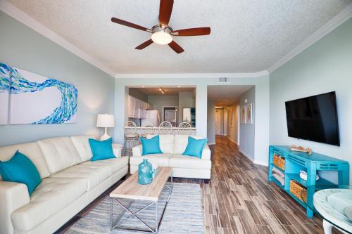 Destin West Gulfside 308 - Amazing Beach View - Free Beach Service!