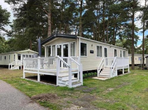 Lovely 6 Berth Caravan With Decking In Norfolk At Haven Wild Duck, Ref 11271mc