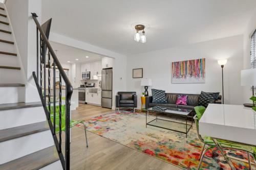 The Worthington - 3 BR 2 5 Bath and Parking in Columbus, USA