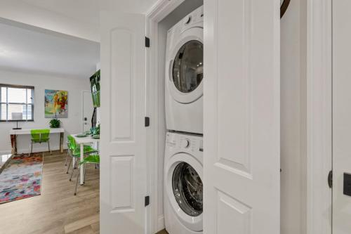 The Worthington - 3 BR 2 5 Bath and Parking in Columbus, USA