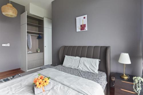 A Stylish & Comfy 2BR KLGCC Apt Free Parking - image 7