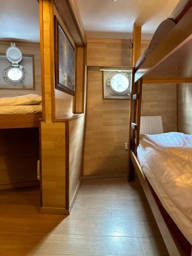 Economy Cabin on Boat (3 Adults)