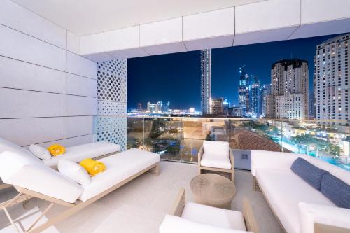FIVE LUXE