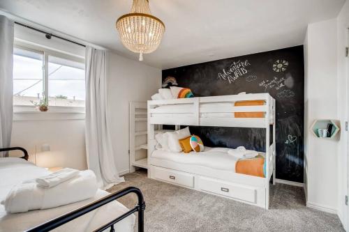 Family Townhome Near Mountains & Olde Town Arvada in Arvada, USA