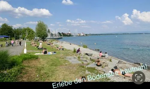 Ferienwohnung am Bodensee- zentrale Lage, free parking and wifi, 109 m2, privater Garten, 7 Gäste, 2x Kingsize Boxspringbett, familienfreundlich in Friedrichshafen, Deutschland