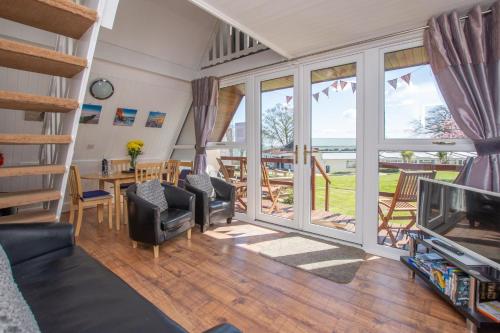 Chalet Eightyone, Deal (photo 3)