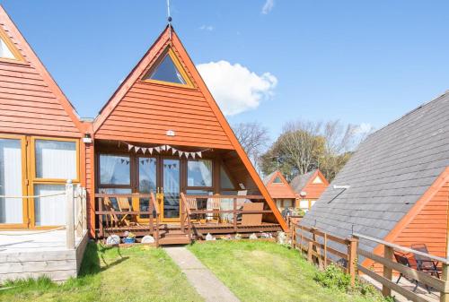 Chalet Eightyone, Deal