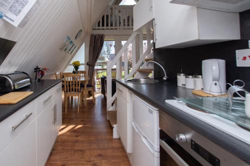 Chalet Eightyone, Deal (photo 7)
