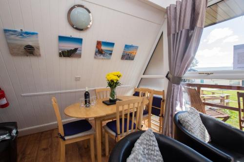 Chalet Eightyone, Deal (photo 8)