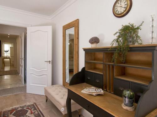 Chezmoihomes Glow and elegant 4 BR apartment in the heart of granada parking free - image 6