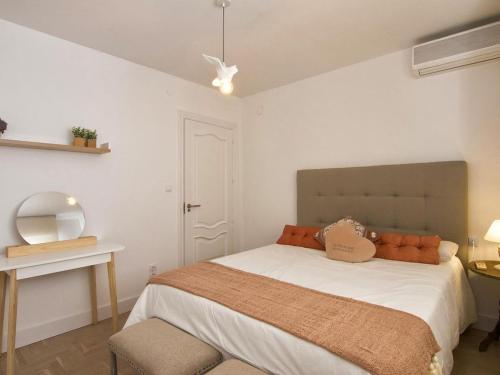 Chezmoihomes Glow and elegant 4 BR apartment in the heart of granada parking free - main image