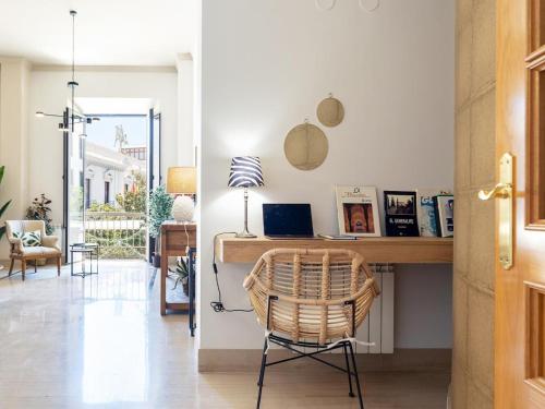 Chezmoihomes Town hall apartment - image 6