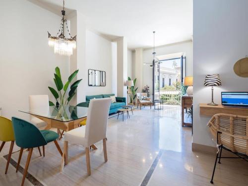 Chezmoihomes Town hall apartment - image 14