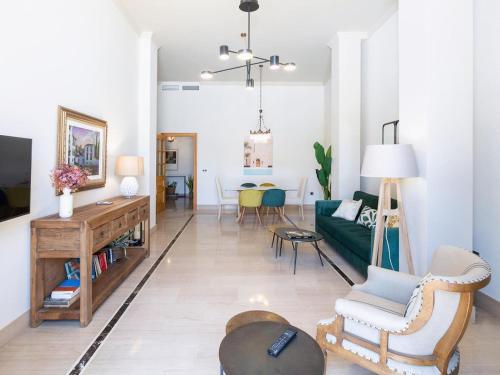 Chezmoihomes Town hall apartment - image 12