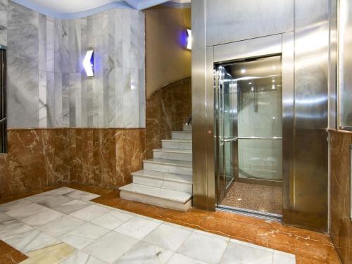 Chezmoihomes Town hall apartment - image 2