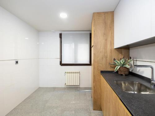 Chezmoihomes Town hall apartment - image 11