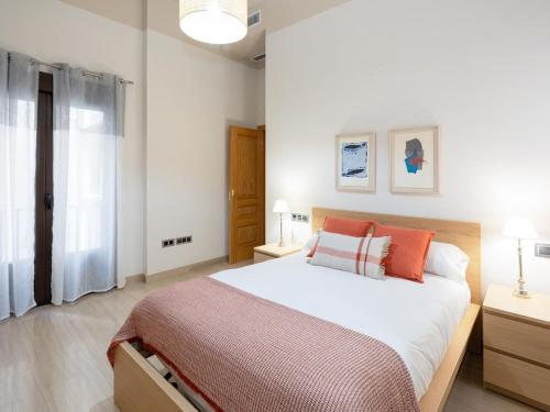 Chezmoihomes Town hall apartment - image 5