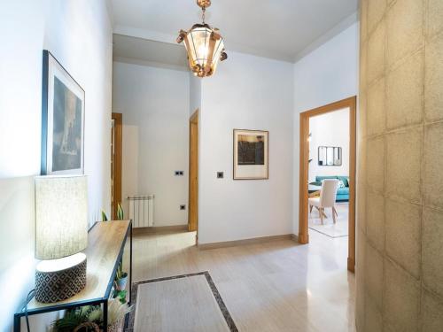 Chezmoihomes Town hall apartment - image 8