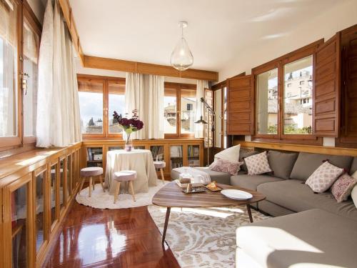 Chezmoihomes Alhambra Penthouse - image 3