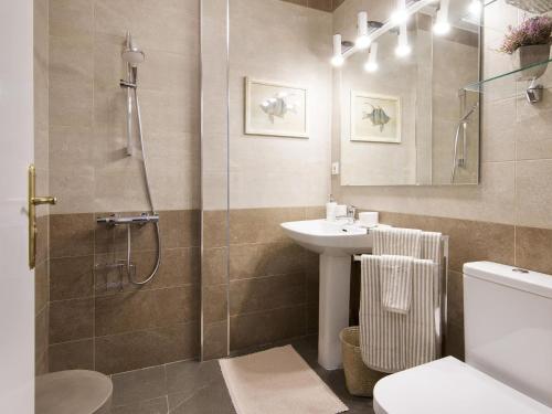 Chezmoihomes Alhambra Penthouse - image 10