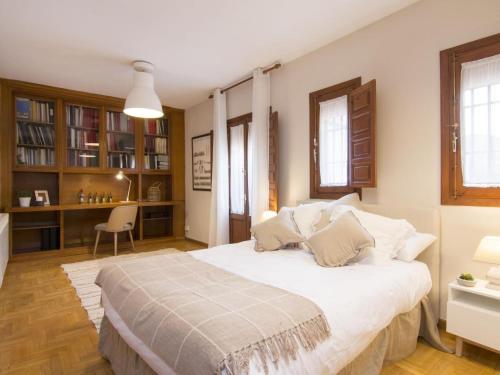 Chezmoihomes Alhambra Penthouse - image 12