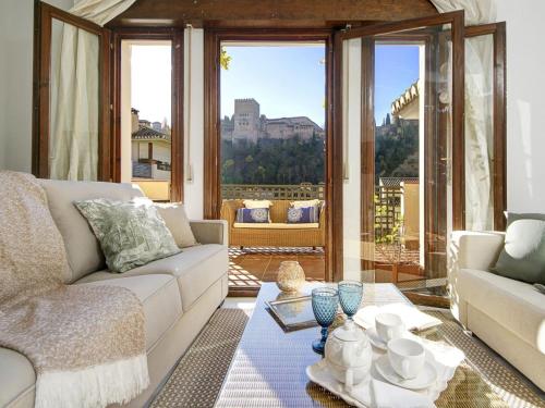 Chezmoihomes Alhambra Penthouse 2 private terraces - image 4